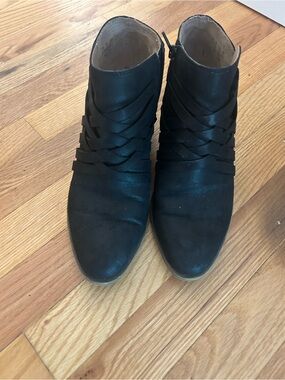 Life Stride Black Braided Strap Ankle Booties